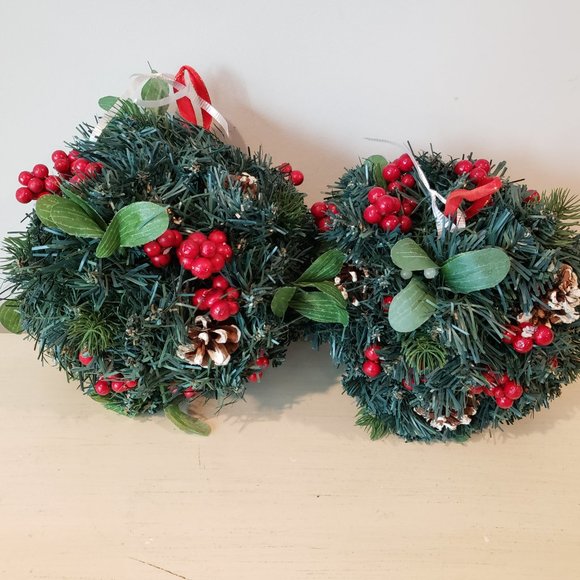 2 Round Christmas Orbs Garland Pinecones Berries, with Hangers - Picture 5 of 5